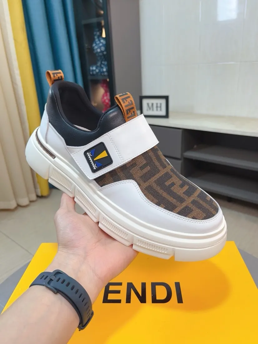 Men's shoes 💰400🌹🌹[FENDI] Fendi's classic and comfortable men's shoes, this complex sneaker is made of soft calfskin➕genuine leather lining➕original ultra-light rubber material with rough outsole. This unique light style is suitable for the casual and refined sensibility of this season. It is comfortable and natural on the feet. It is an everyday style for casual travel in autumn and winter! 38/44